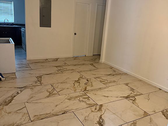 4th image of 3217 Lancaster Ln #2/1