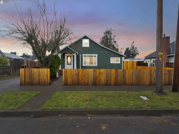 741 S 8th St, Cottage Grove, OR 97424