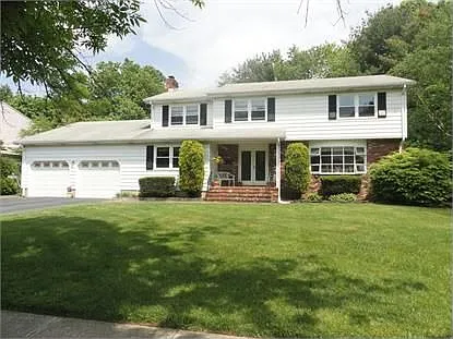 22 Colonial Dr photo 1