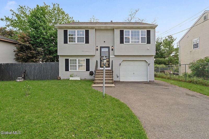 2nd image of 1822 Avenue B