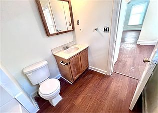 5th image of 718-3 W Ionia St