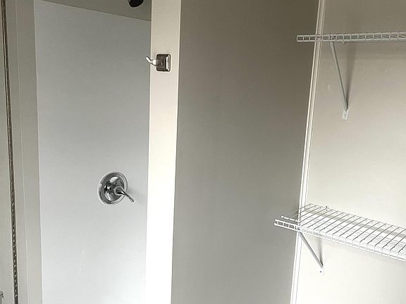 4th image of 637 Oakland Ave #2