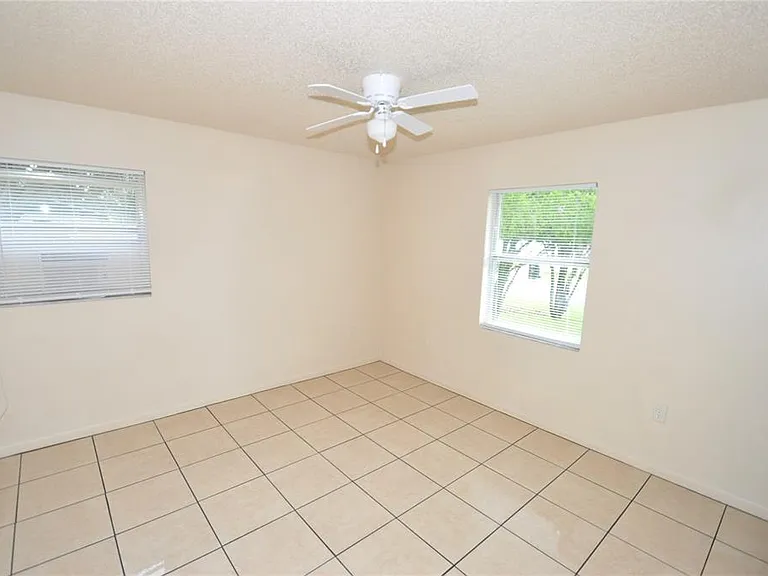 1624 Merrick Rd — Photo 14