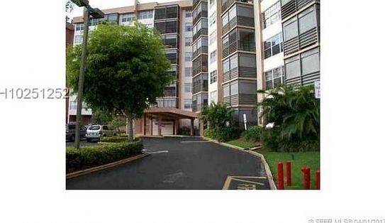2nd image of 1100 Saint Charles Pl APT 220