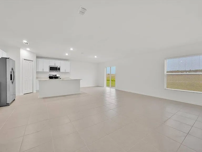 2398 McKinley Dr — Photo 15