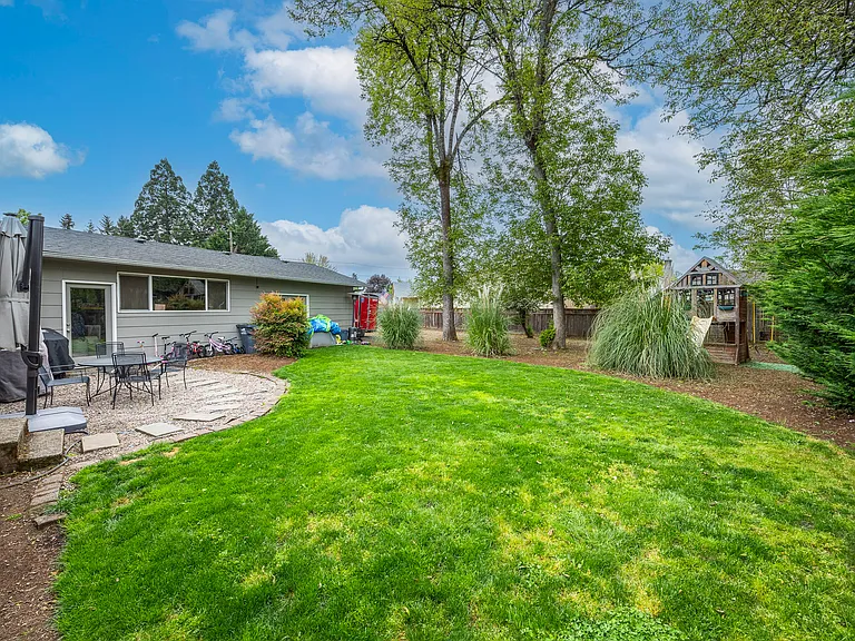 1386 Roundup Dr — Photo 29