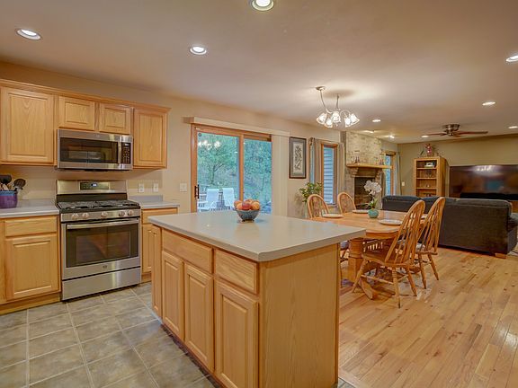 3rd image of W7376 Hickory Ln