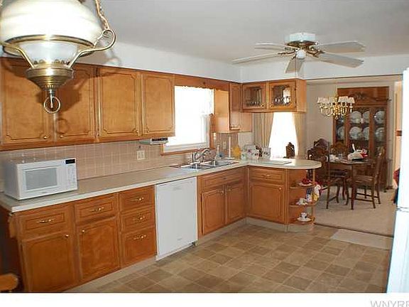 4th image of 161 Maple Dr