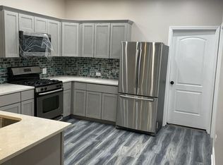 539 W 45th Pl #1, Chicago, IL 60609