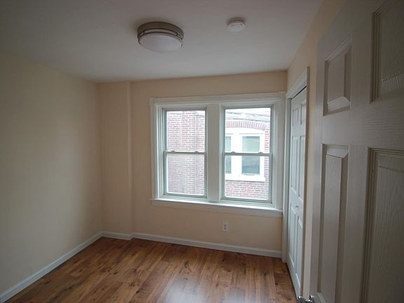 2nd image of 209 E Ayre St