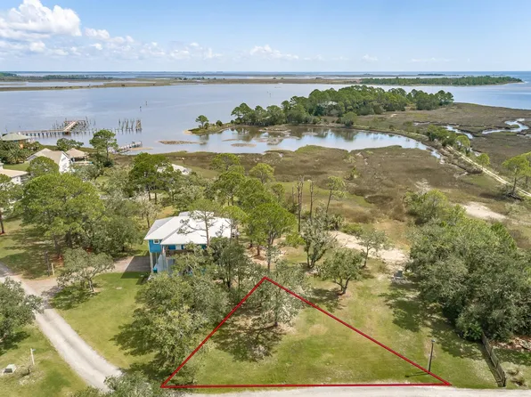 22 Sandpiper Dr, Panacea, FL 32346