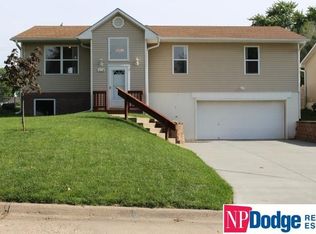 4514 R St, Omaha, NE 68117