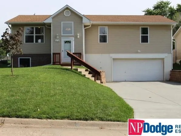 4514 R St, Omaha, NE 68117