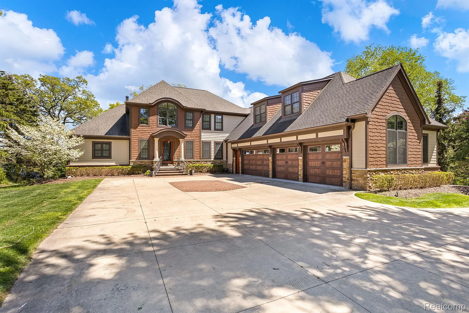 1174 Long Lake Dr photo 1