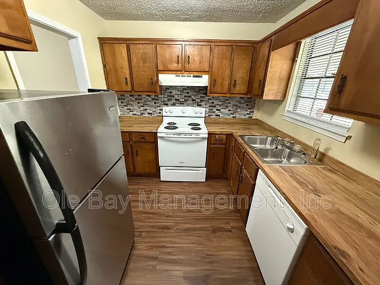 929 Navco Rd — Photo 2