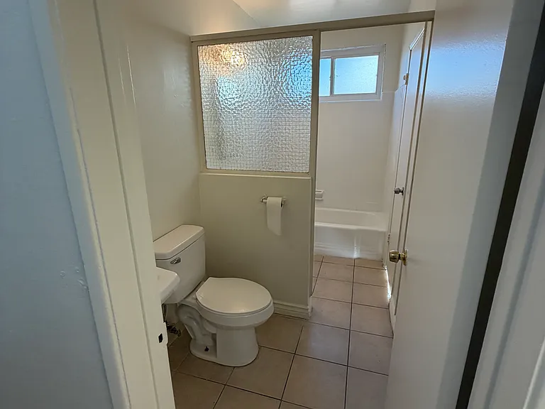 925 Carob Way #5 — Photo 8