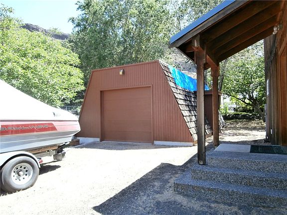 2nd image of 395 River Dr SW