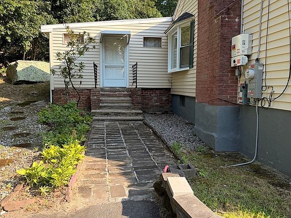5th image of 115 Center St