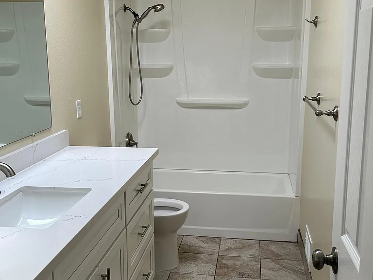 2046 Anthony Dr — Photo 15