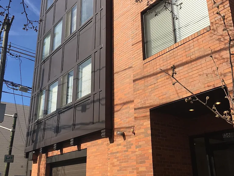 136 41st St #203 — Photo 3