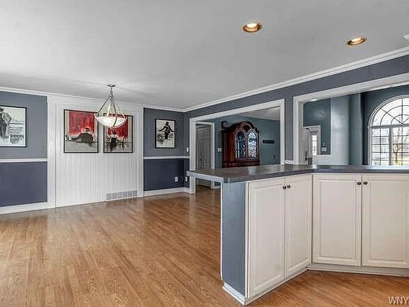 5th image of 23 W Royal Hill Dr