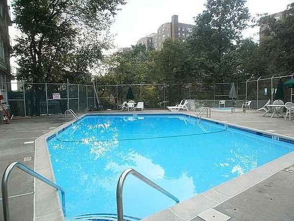 5th image of 601 Kappock St APT 5R