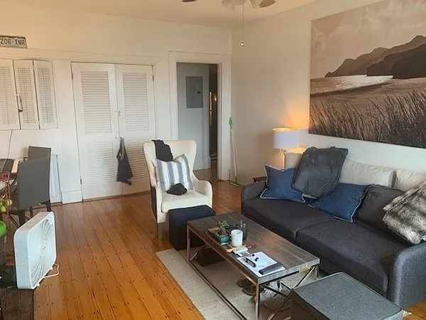 1 bed, 693 sqft, $3,200 — Photo 3