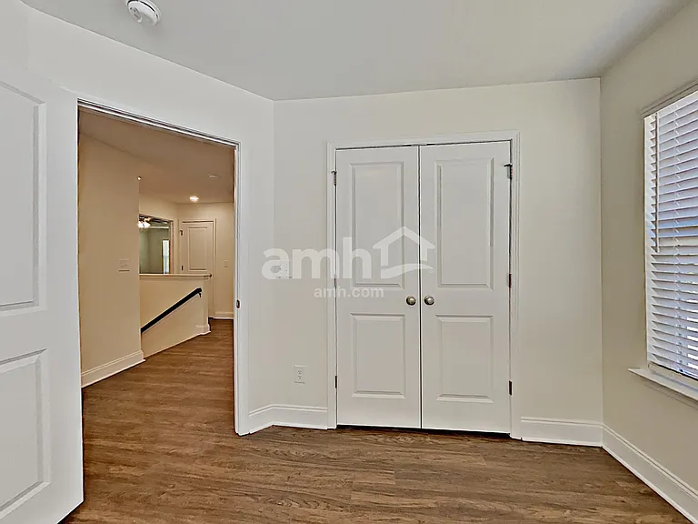 124 Lindridge Dr — Photo 14