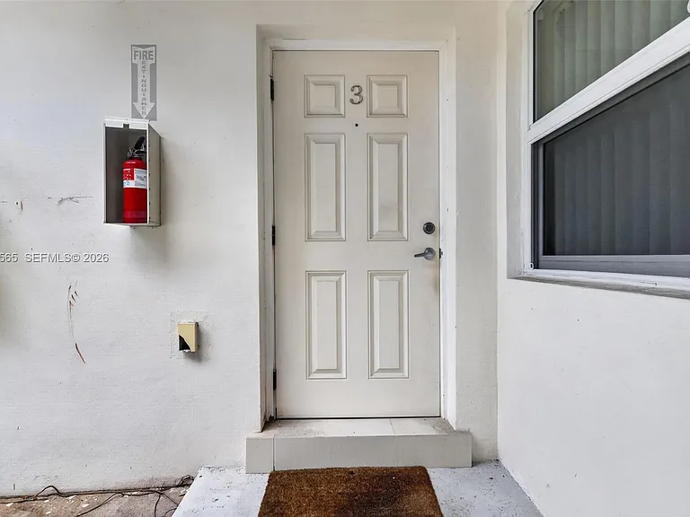 12800 NE 11th Ave #3 — Photo 17