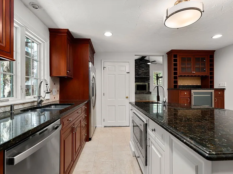 141 Westgate Rd — Photo 9
