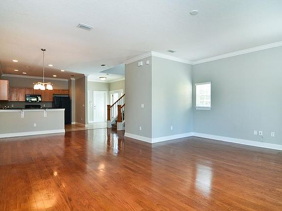 5th image of 167 Valencia Cir