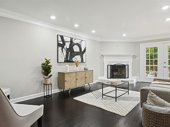 4th image of 6325 Chaucer View Cir