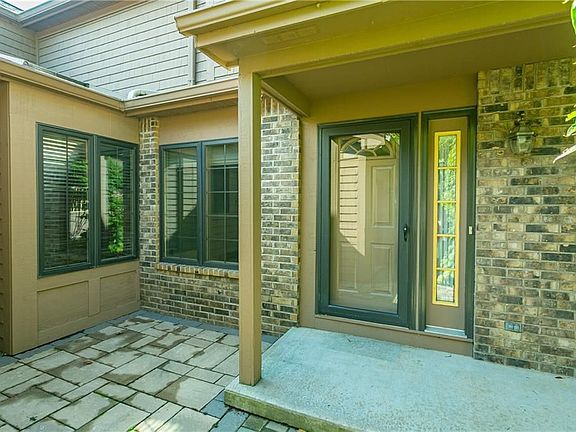 4th image of 658 N Cove Dr