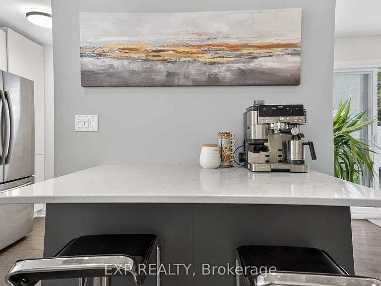 2490 Regina St — Photo 10