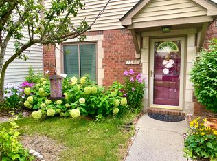 1646 River View Dr #39, Rochester, MI 48309