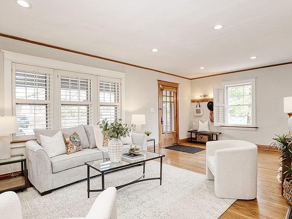 3rd image of 7438 Teasdale Ave