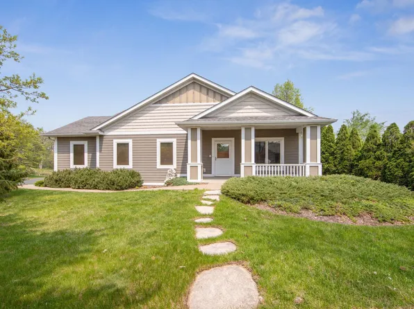 2288 Greenwood Valley Dr, River Falls, WI 54022