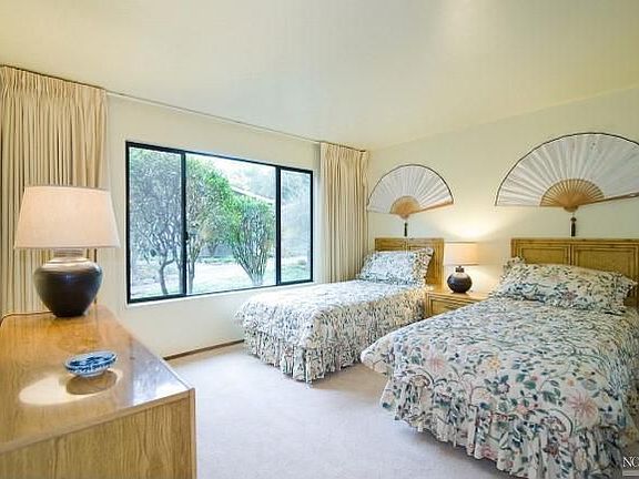 5th image of 864 Acorn Way