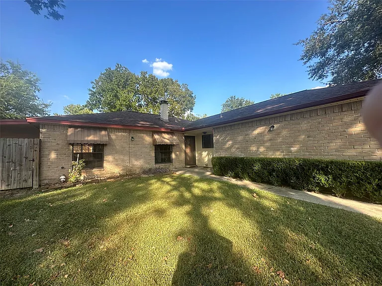 13258 Bluff View Dr — Photo 2