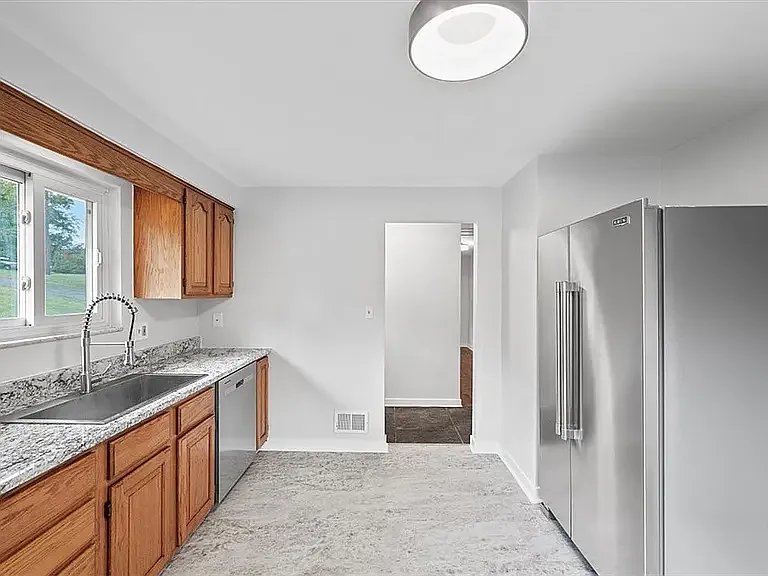 1423 Lakeside Dr — Photo 5
