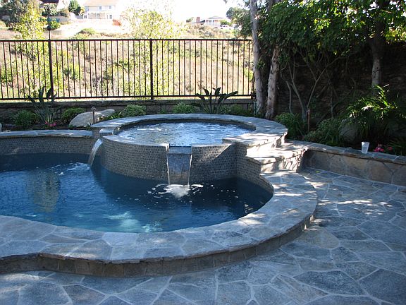 Saltwater Spa/waterfall 