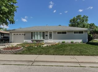 810 Kramer Ave, Elgin, IL 60120