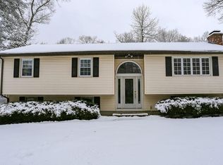 987 Shaker Rd, Westfield, MA 01085