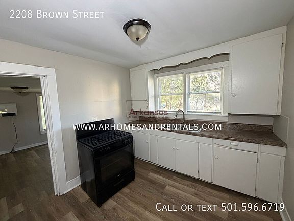 4th image of 2208 Brown St