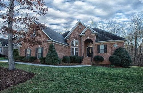 1st image of 137 English Ivy Ln
