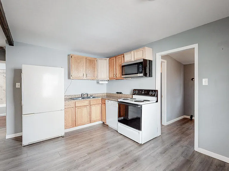 105 Woods Ave — Photo 15