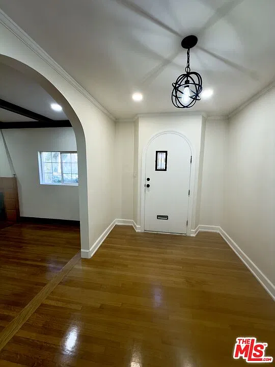4 bed, 2.5 bath, 2300 sqft, $7,500 — Photo 3