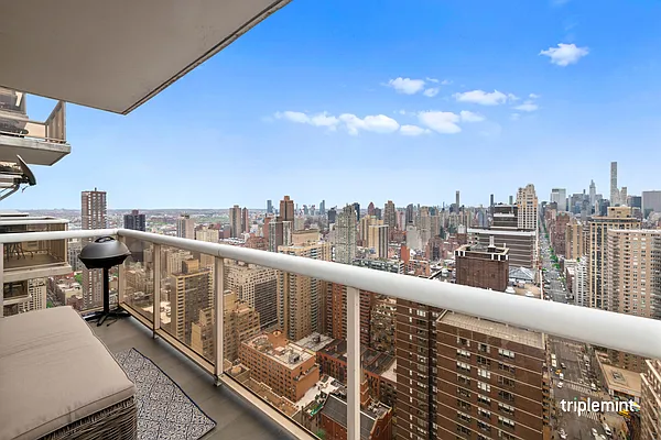 Sold by Triplemint | media 10