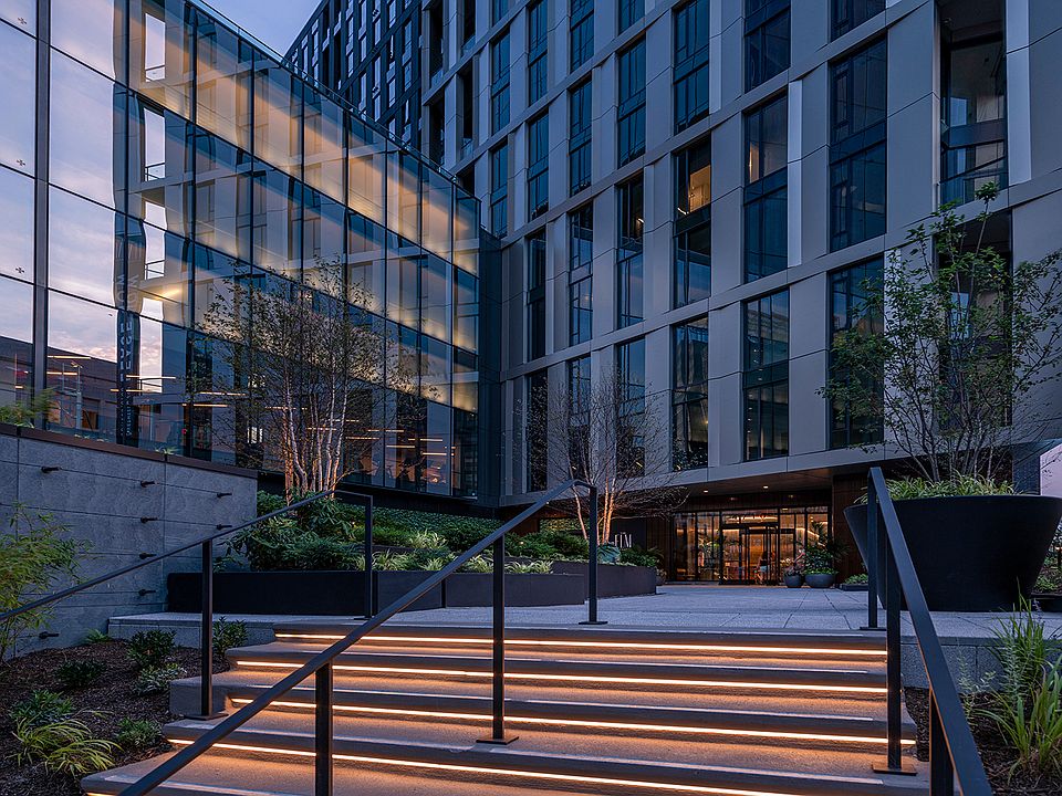 Welcome home to The Elm in Bethesda, MD