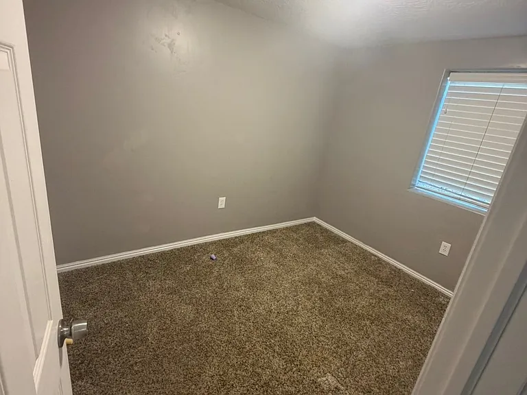 4318 Golden Leaf Cir — Photo 15